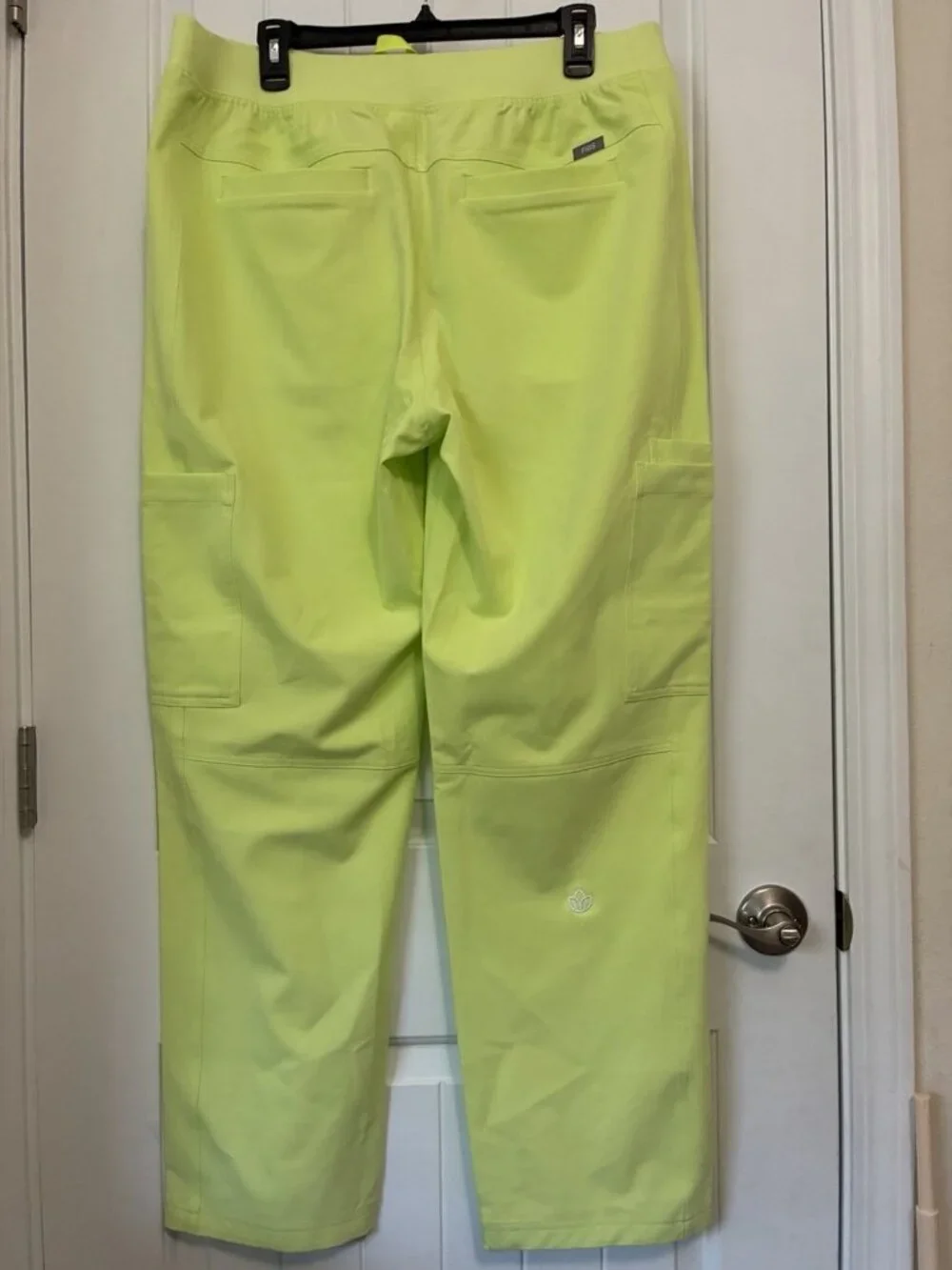 Figs Axim Cargo Scrub Pants W/Aya Logo In Celery Green  Size XLT 36” x 33”